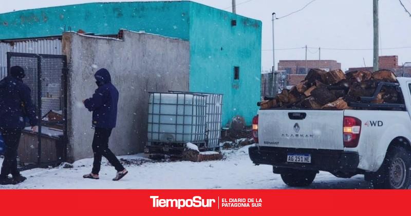 Provincia concretó una nueva entrega de leña a familias de Río Gallegos