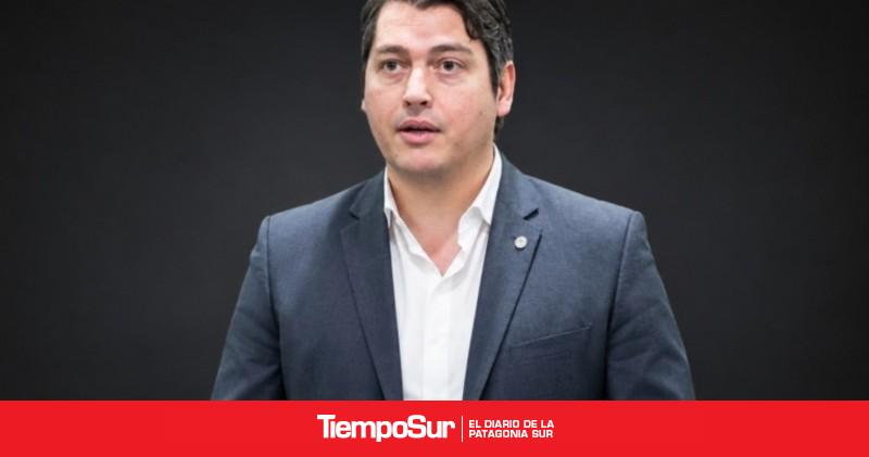 Perez calificó de tardío y tímido el reclamo por el buque de guerra británico