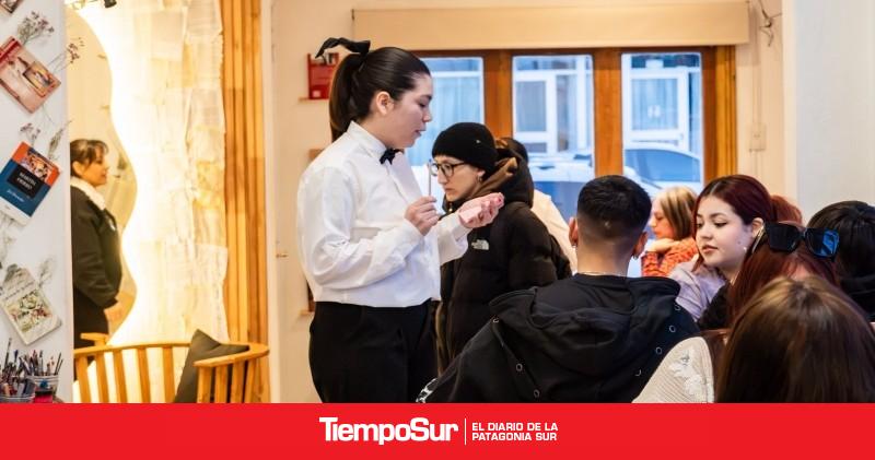 Futuros mozos inician sus prácticas gastronómicas