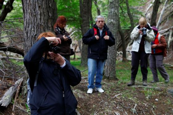 Cazadores de imágenes en safari fotográfico. (Foto H.C.)