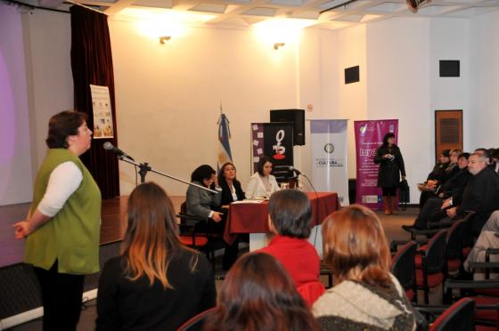 Roxana Totino, subsecretaria de la Mujer, dio inicio al encuentro. (L. F)