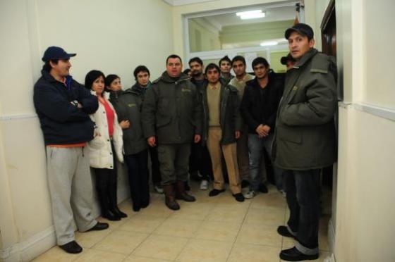 En Río Gallegos, los vigiladores reclamando en el Ministerio de Economía. (Foto Archivo)  