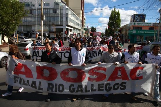 La protesta gremial cesará cuando llegue el alza en sus haberes. (H. C)