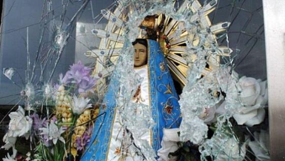 El manto de la Virgen de Luján cubre la soberanía patria de los caídos en  Malvinas