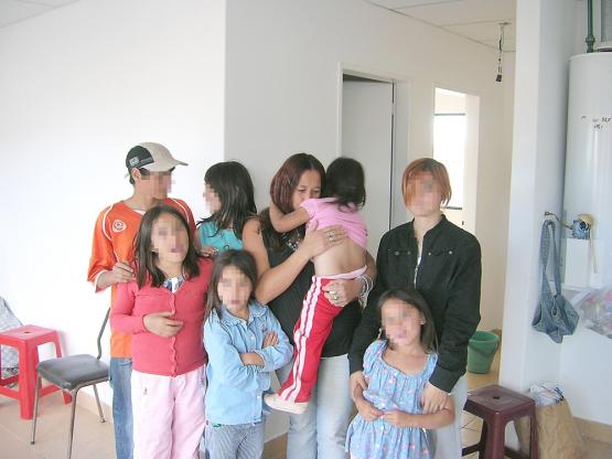 El 2 de marzo de 2008 ocupó junto a sus ocho hijos una vivienda adjudicada por el IDUV.