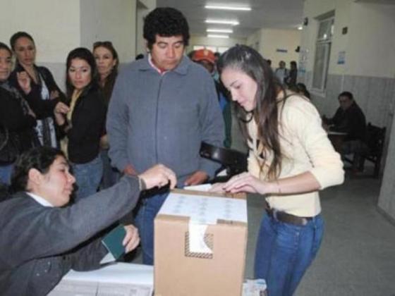 10 Mil jóvenes se sumarían al padrón electoral de Santa Cruz.