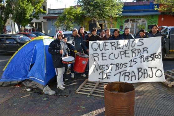 Desocupados independientes se manifiestan frente a Petrobrás