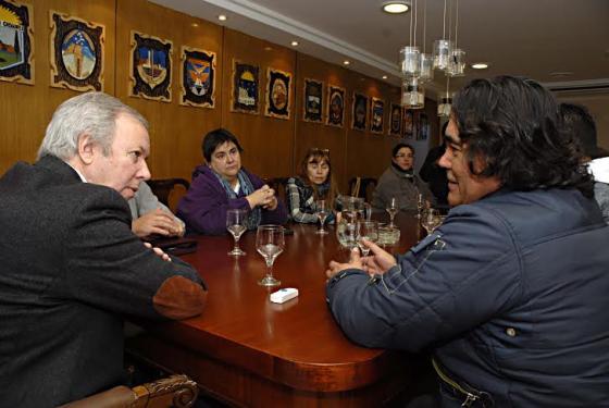 Peralta reunido con los gremios.