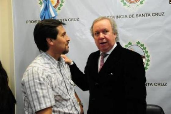 Gonzalez junto al Gobernador Peralta. 