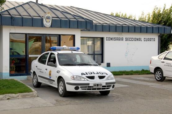 La denuncia contra el efectivo fue realizada en la Seccional Cuarta de Policía.