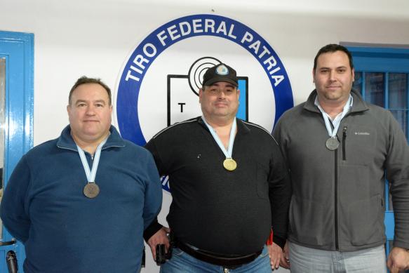 Al finalizar la prueba, los ganadores posaron con sus medallas