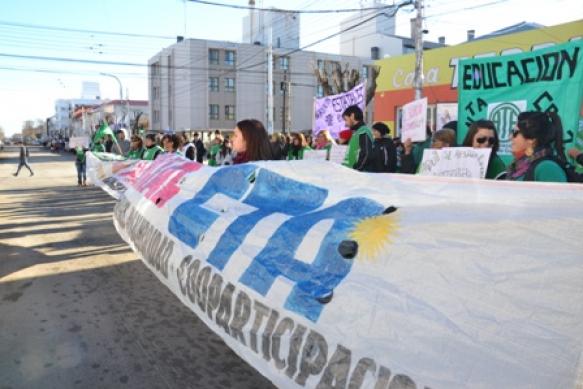 Manifestación de ATE, ayer frente a Economía. (Foto C.R.)