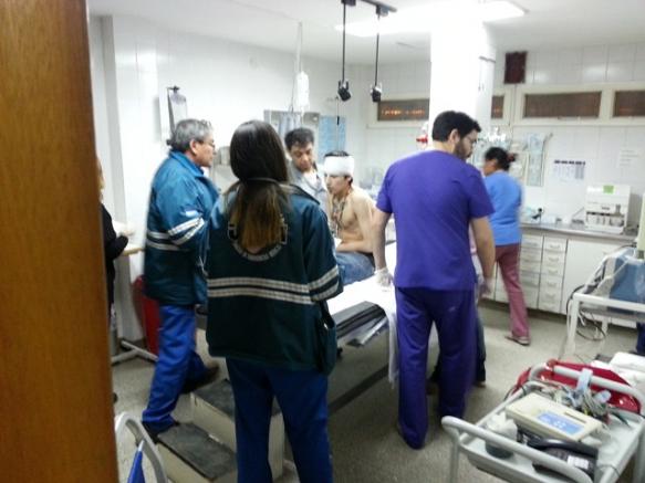 Momento en que el sujeto ingresó al Hospital Regional.(Foto: C. González)