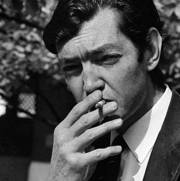 El gran escritor Julio Cortázar. (Foto web)