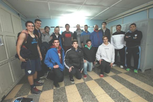 El primer paso. La previa del entrenamiento que tuvieron anoche. (Foto: Adrián Barabino)