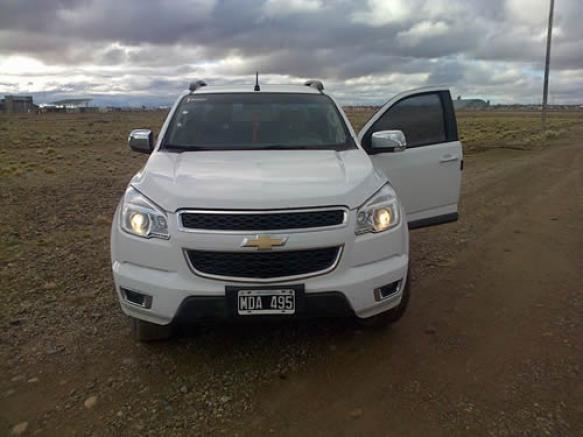 La camioneta presentaba importantes daños materiales.