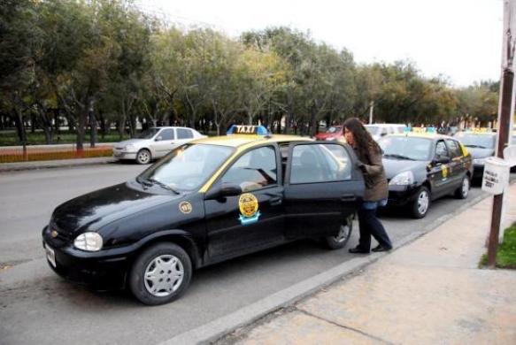 El Sindicato de Peones de Taxis pide aumento de la tarifa. (Archivo)