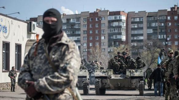 Insurgentes pro-rusos en Donestk. Fuente: journal-neo.org