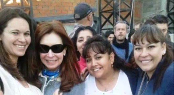 La presidenta se fotografió con vecinos de El Calafate 