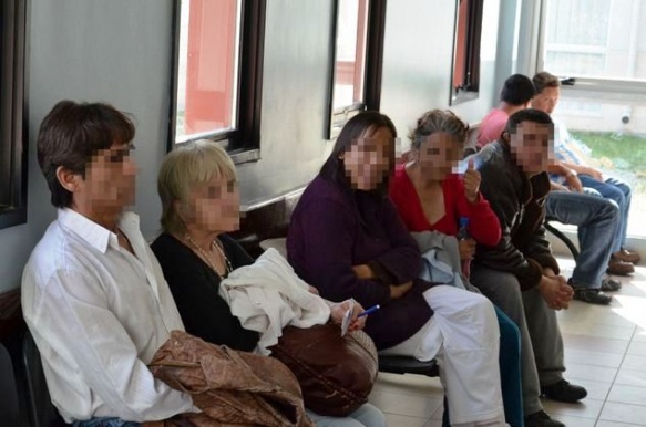 Pacientes y sus historias clínicas quedaron en el hall del hospital de Caleta.