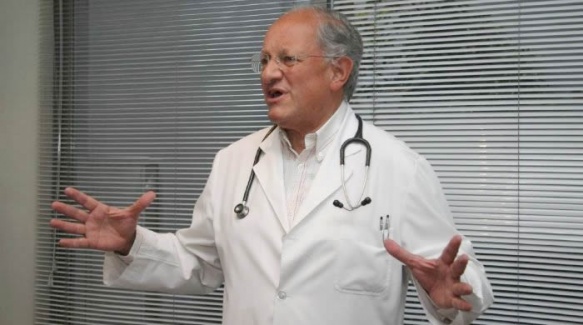 El Dr. Albino es médico pediatra, doctor en medicina y especialista en nutrición (Foto web).