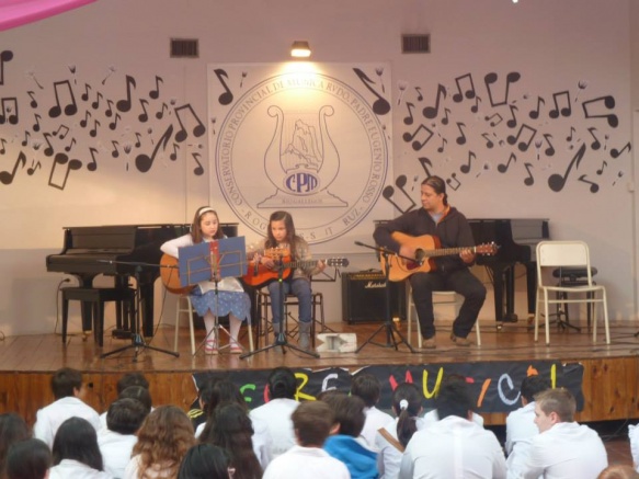 Lucio Monzón lleva adelante los talleres en el Conservatorio desde hace años y en el Salesiano desde el 2013