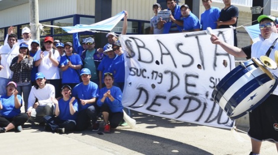 Trabajadores siguen de cerca las negociaciones en conciliación obligatoria. (Foto El Patagónico)