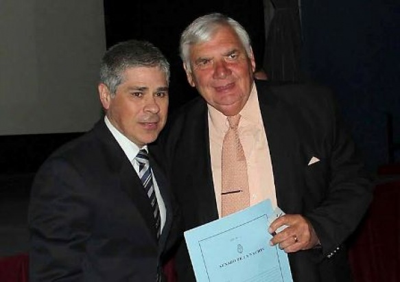 El senador Pablo González junto al intendente Pedro Bodlovic. 