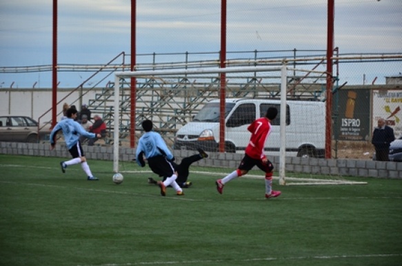 En acción Gabriel definiendo al gol,  ante  Hispano.