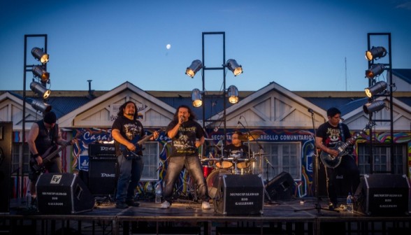La banda local de heavy metal Stoker en el escenario de la Casa de la Juventud (A.Barabino)