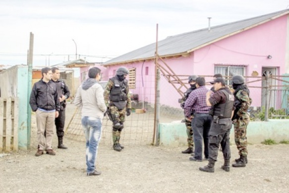 El ingreso táctico en la domicilio estuvo a cargo del personal de la Fuerzas Especiales. (Foto: A.B.)