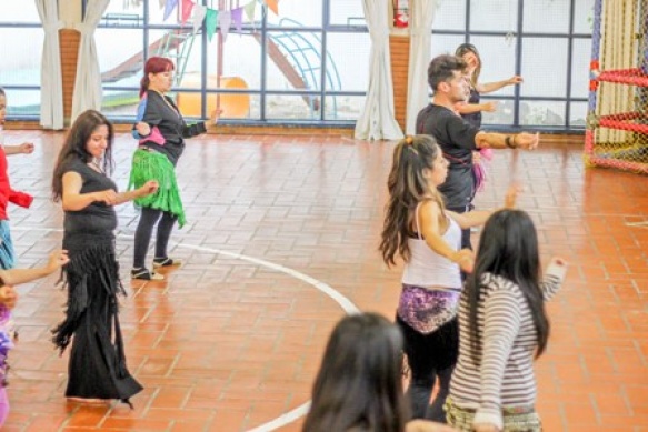 Oscar Flores, profesor de danzas  árabes de renombre internacional.