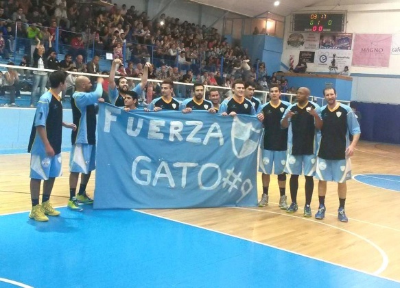 Los jugadores mostraron su apoyo al lesionado Gastón Morales.