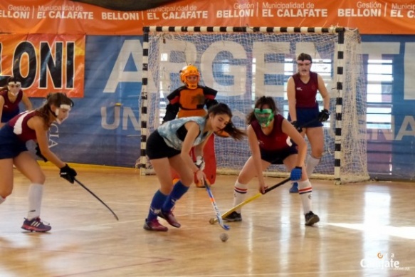 El hockey tuvo acción en la villa turística.