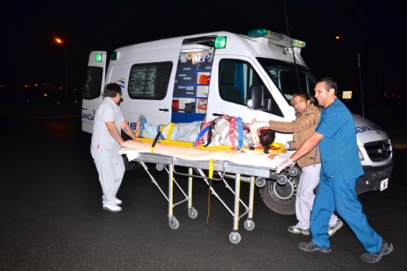 Los medicos asistieron al herido. (Foto: C. Robledo)