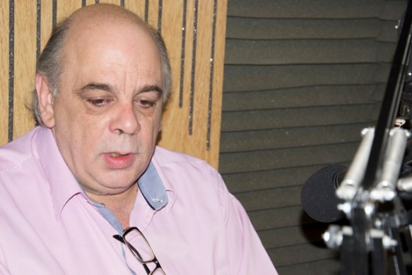 El candidato a intendente de la ciudad, Roberto Giubetich, en Tiempo Fm. (Foto: C. Robledo)