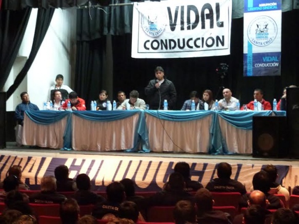 Plenario de delegados petroleros en Pico Truncado, suspendió al secretario adjunto Rubén Uribe.
