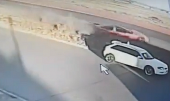 Video del choque del Chevrolet Corvette sobre la Autovía 17 de Octubre