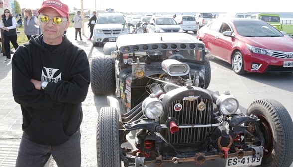 El creador de su Rat Rod que arrancó en Punta Arenas