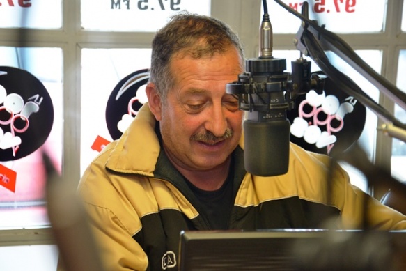 Rubén Dario en el piso de Tiempo FM