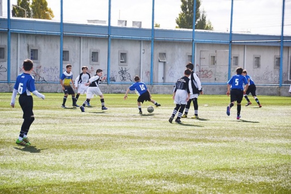 La destreza de los más pequeños, en cancha de Hispano. En la reanudación del fútbol local.