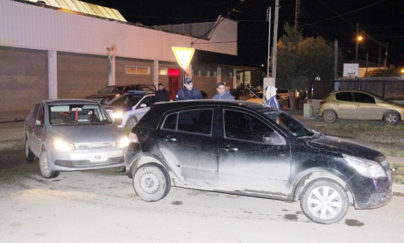 Los vehículos que colisionaron en el barrio Tomás Fernández (Foto: G.C.) 