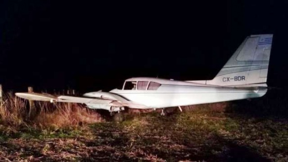 San Antonio de Areco: a tiros, derribaron una avioneta narco con 300 kilos de marihuana.