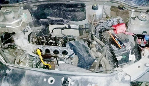 Los ladrones aprovecharon que el Renault Clio estaba secuestrado hace 3 meses para robarle hasta el motor.