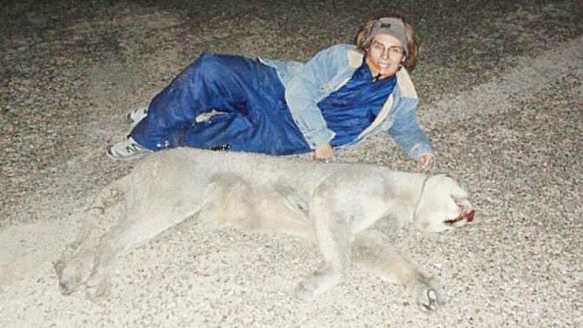 brillante Autocomplacencia Interpretar Costa calificó de “desagradable” la foto de Tapia junto al puma muerto