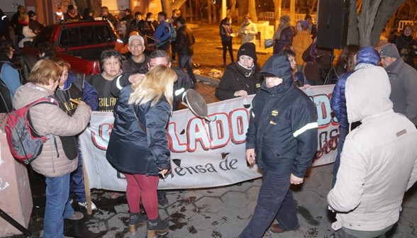 Reclamo frente a Casa de Gobierno. (C.G)