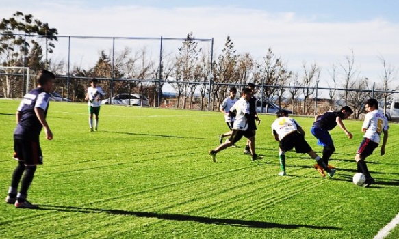 El fútbol arma su plantel y su estrategia.