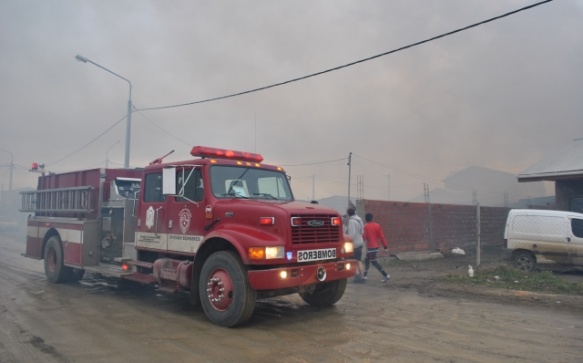 Incendio que se produjo ayer en el Bicentenario (JCC)