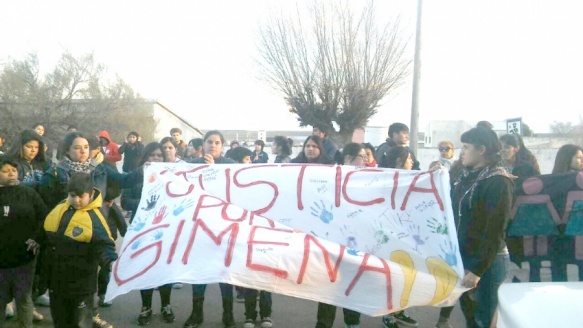 La familia y allegados a la víctima se movilizaron por las calles de Puerto Deseado.