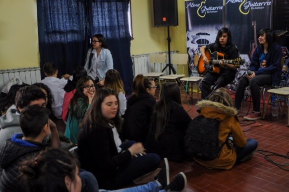 Los chicos del colegio pudieron disfrutar de buena música. 